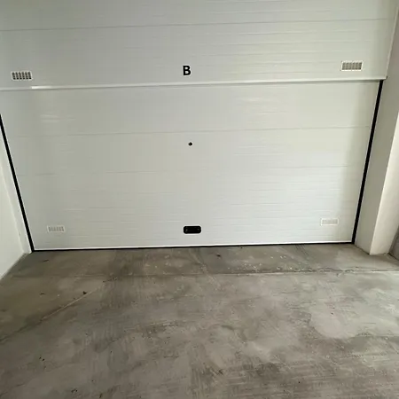 Com 4 Quartos E Piscina Em