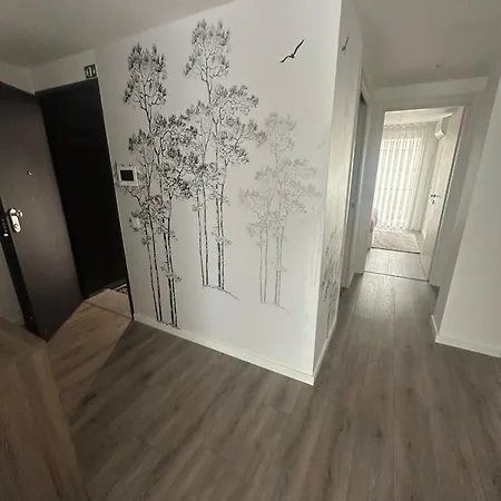 Com 4 Quartos E Piscina Em Apartament
