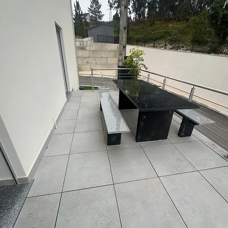 Com 4 Quartos E Piscina Em Apartament
